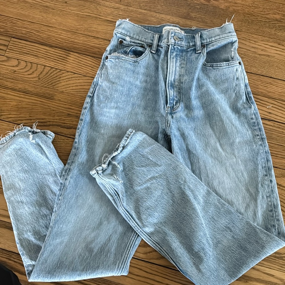 Abercrombie 90s Straight Ultra High Rise
